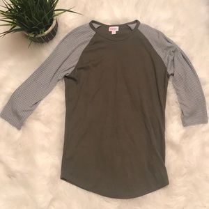 NWOT LuLaRoe Randy tee size S
